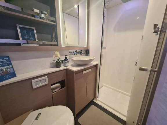 Mid Cabin Ensuite