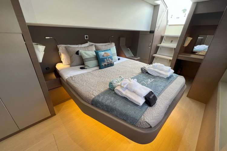 VIP CABIN - ENTIRE PORT SIDE