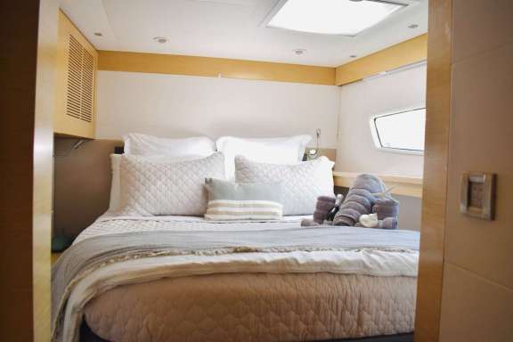 STBD FWD Queen Cabin