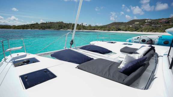 Lounges on the bow