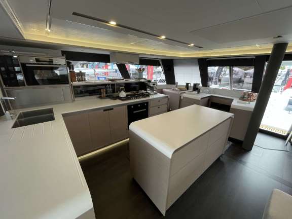 aft deck dining and sun bed
