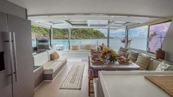 Image of ISLAND KISSES yacht #12