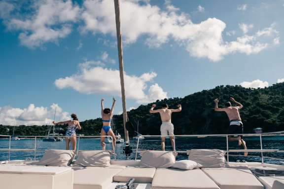 Image of ISLAND KISSES yacht #13