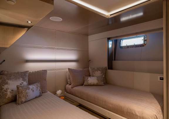 Starboard Twin Cabin( also converts to a queen)