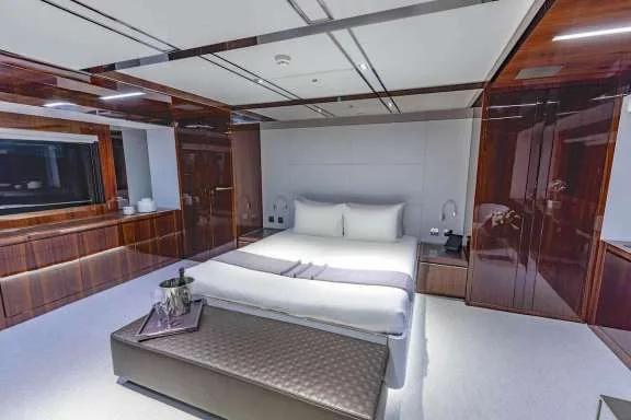 Image of NO SURRENDER yacht #6