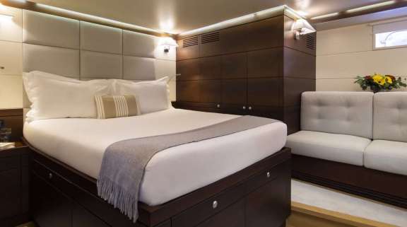 Port VIP guest cabin