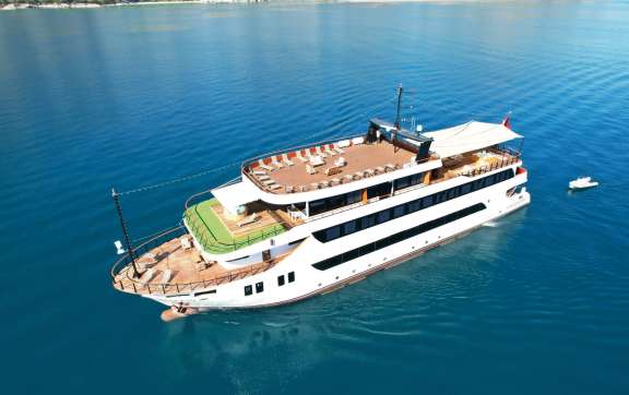 Image of LIMITLESS yacht #12