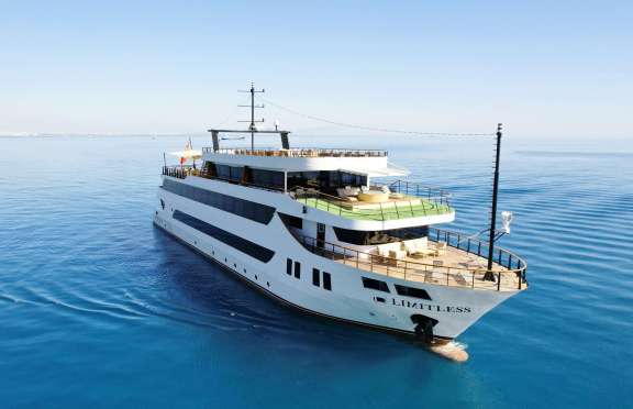 Image of LIMITLESS yacht #13