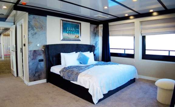 Image of LIMITLESS yacht #6