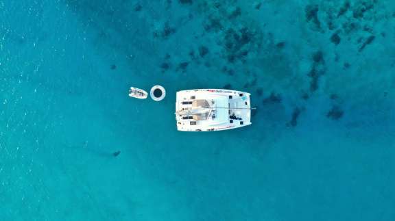 Image of BLUE HORIZON yacht #12