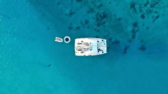 Image of BLUE HORIZON yacht #12