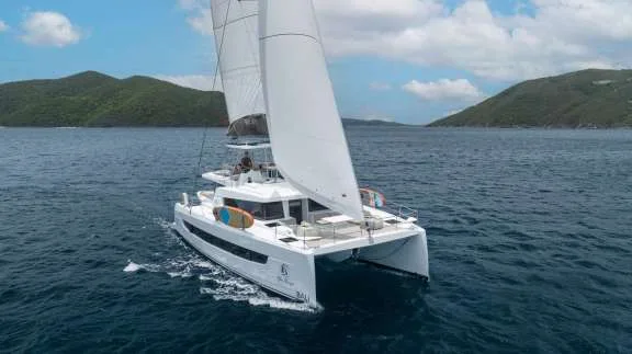 Image of BLUE HORIZON yacht #18