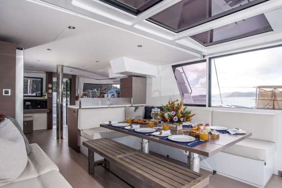 Image of BLUE HORIZON yacht #5