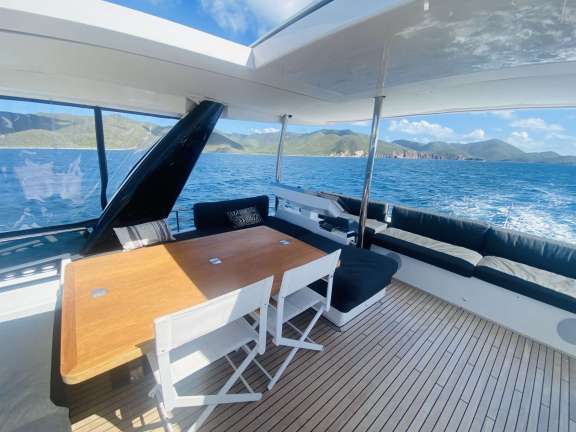 Mare Blu flybridge