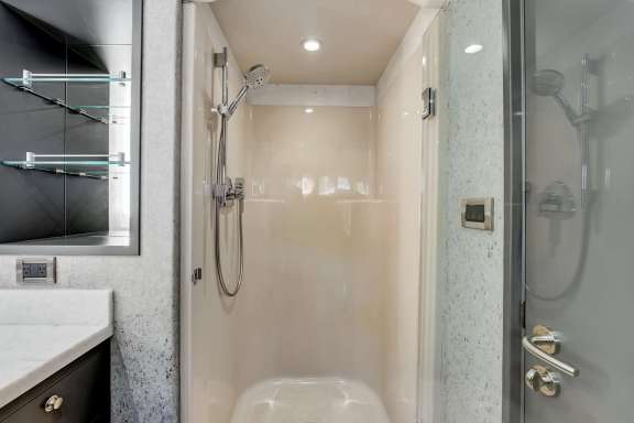 Queen Guest Ensuite