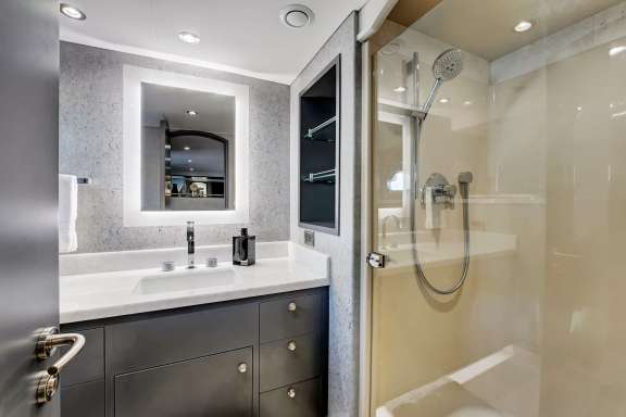 Queen Guest Ensuite