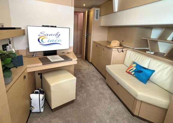 Primary desk & settee