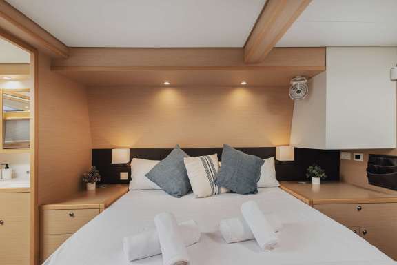 Image of LAGOON 560 S2 yacht #10