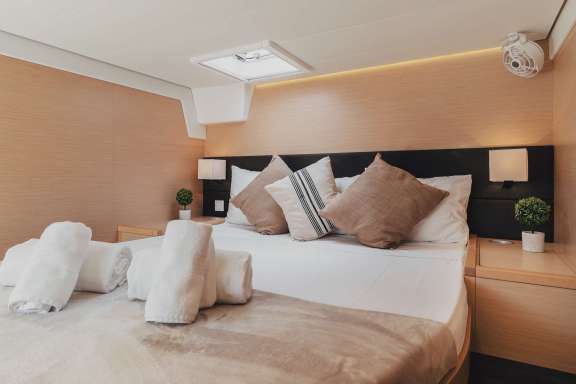 Image of LAGOON 560 S2 yacht #6