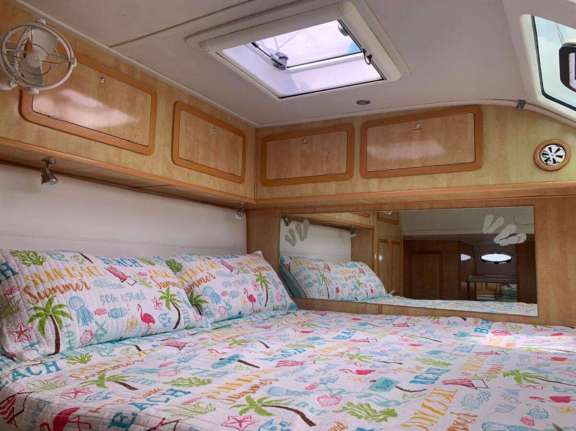 Flip Floppin' Cabin - CA King bed