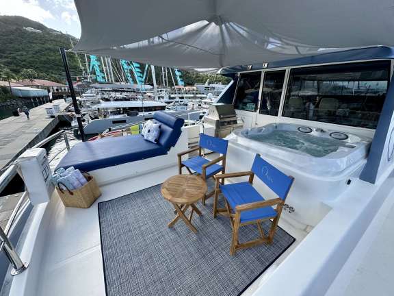 Flybridge & Jacuzzi