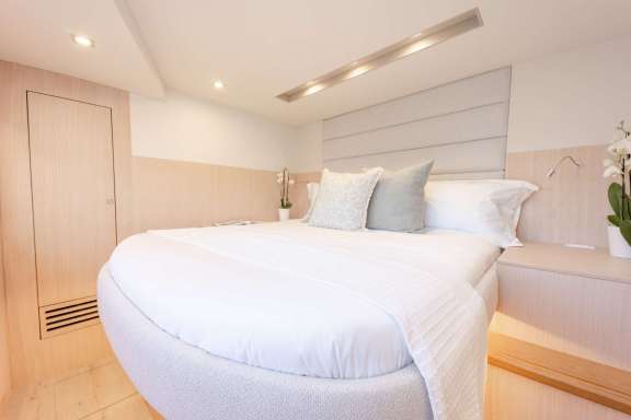 Comfortable twin cabin - converts to a king size bed