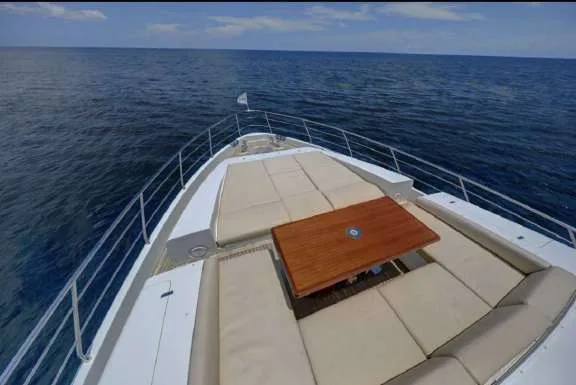 Bow Seating & Lounge