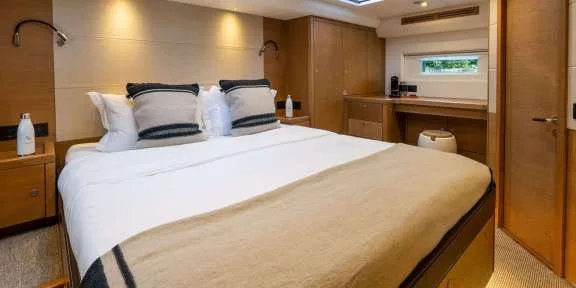 Image of CHAMPAGNE HIPPY yacht #12
