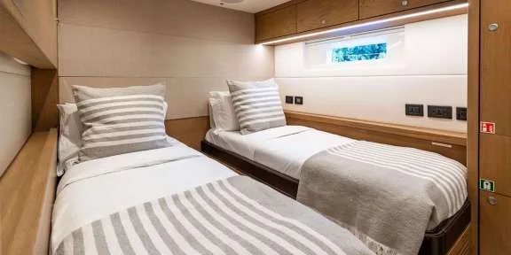 Image of CHAMPAGNE HIPPY yacht #16
