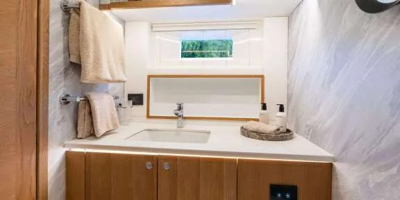 Image of CHAMPAGNE HIPPY yacht #18