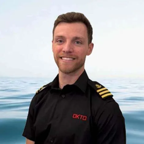 Crew of OKTO|Rotational First Officer