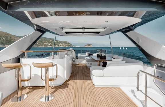 Aft Flybridge