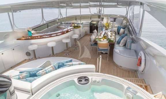 Sundeck Jacuzzi