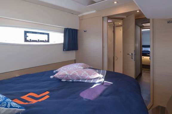Aft port cabin