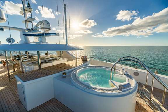 Sundeck Jacuzzi