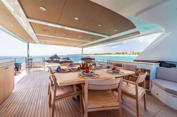 Al Fresco Dining