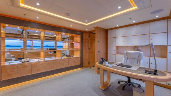 Owner's Office (Starlink Wifi)