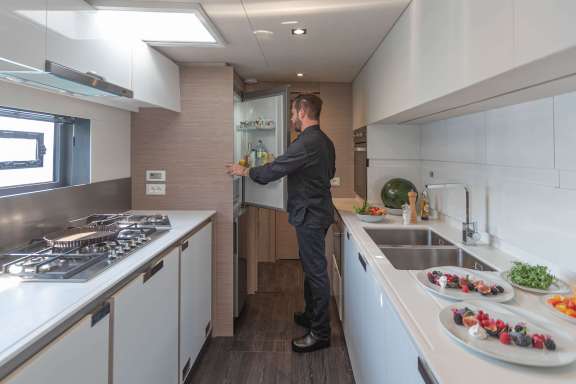 Image of HOURGLASS yacht #18