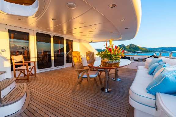 Sun Deck Jacuzzi w/ Lounge Chairs