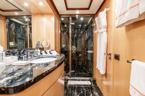 Queen Stateroom En-Suite