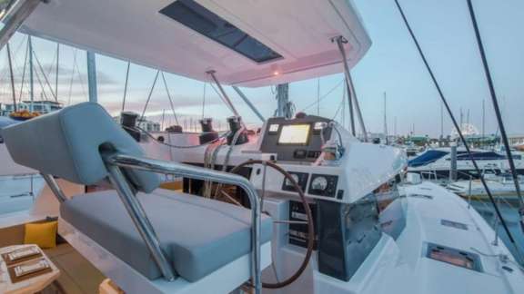 Image of Wind Dancer yacht #4