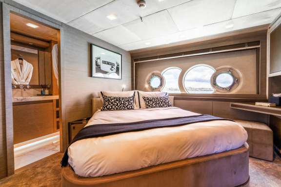 2 Mirroring VIP Staterooms