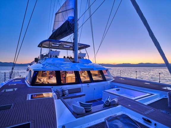 Fore Deck - Jacuzzi