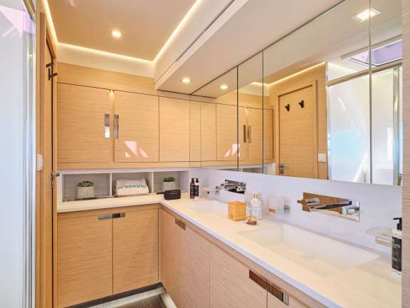 Master cabin bathroom