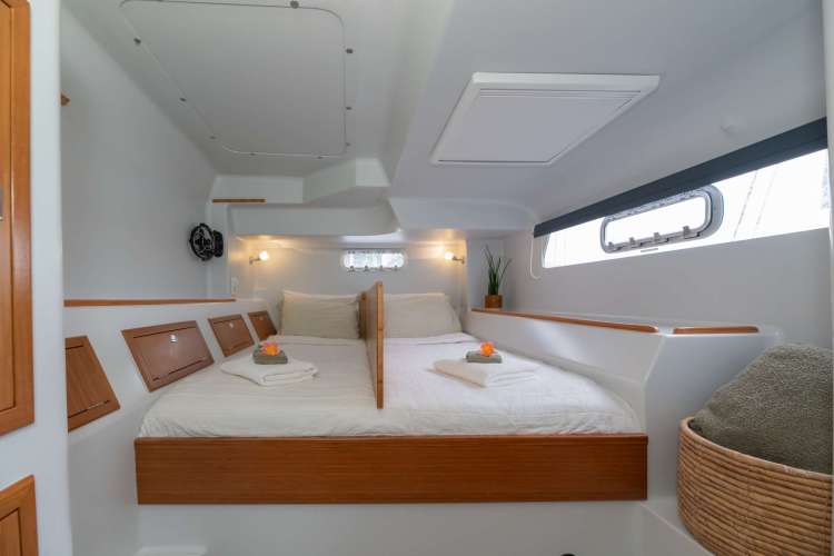 Starboard Aft - King bed