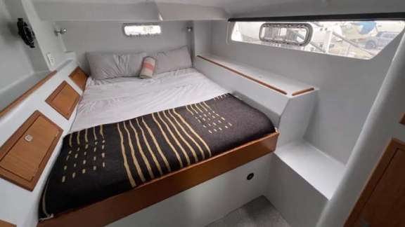 Stbd aft king bed with partition