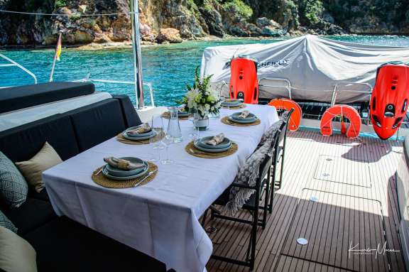 Dining area (aft deck)