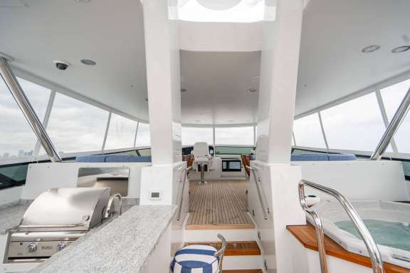 Image of RISK & REWARD yacht #15