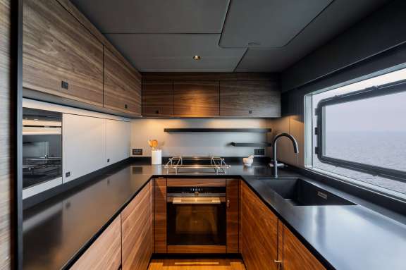 Image of DOUBLE HAPPINESS yacht #8