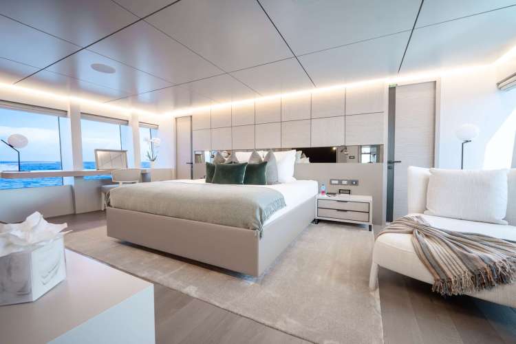 Full Beam Master Stateroom